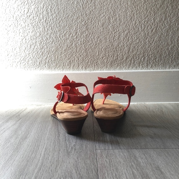 Koolaburra by UGG Women's Arely Heeled Sandal (Worn ONCE!) - Picture 5 of 6